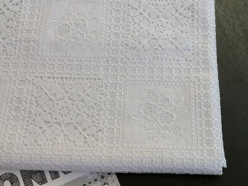 obrus 120x137cm KORONKA