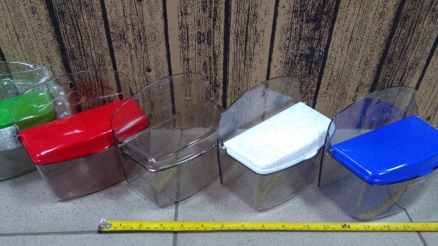 solniczka plastikowa  naścienna C101