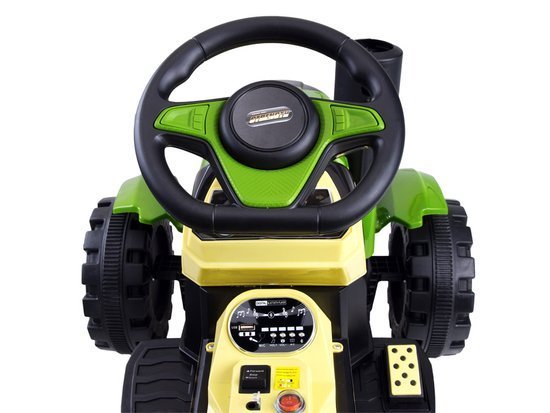 traktor z przyczepą na akumulator świeci | PA0234