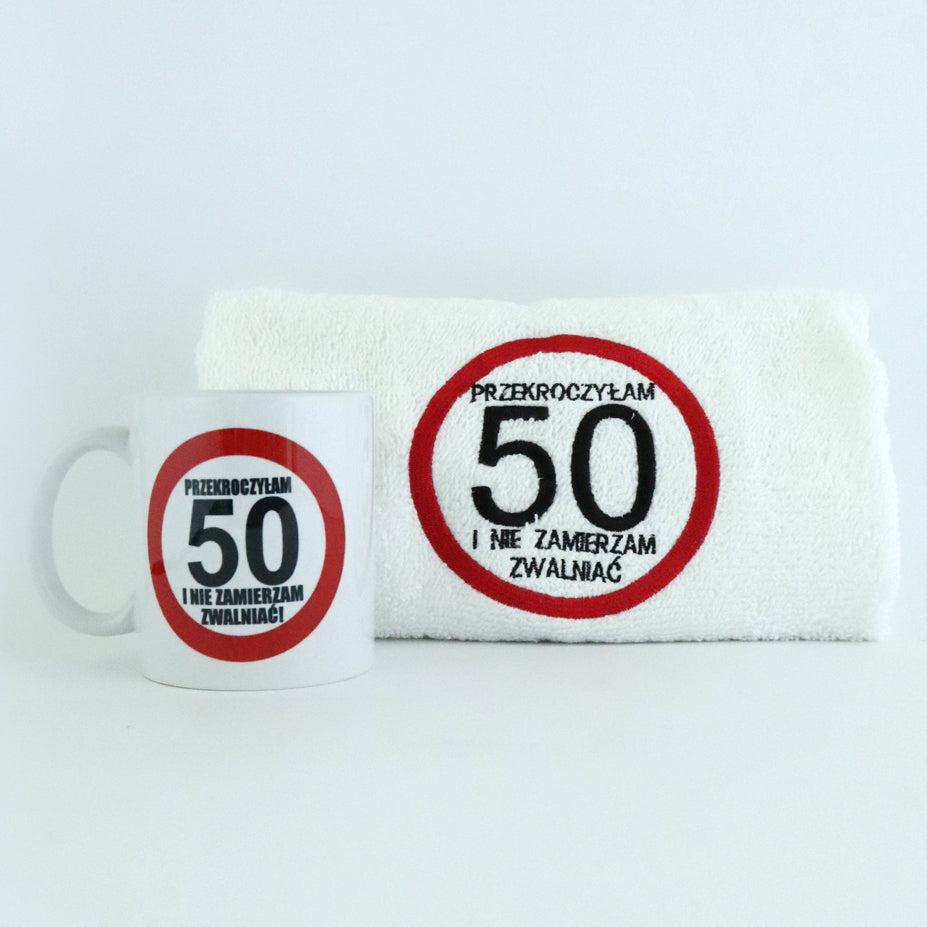 kpl.ręcznik+kubek w pudełku ''PRZEKROCZYŁAM 50..''