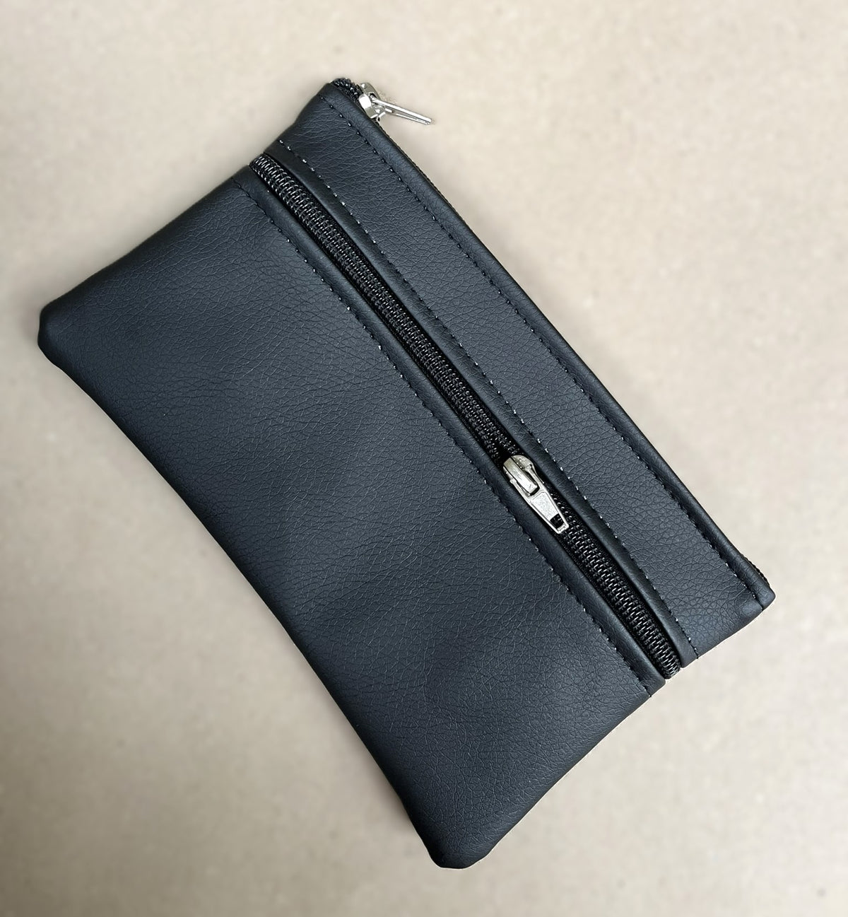 etui saszetka czarna skórzana 6.1 20x12cm