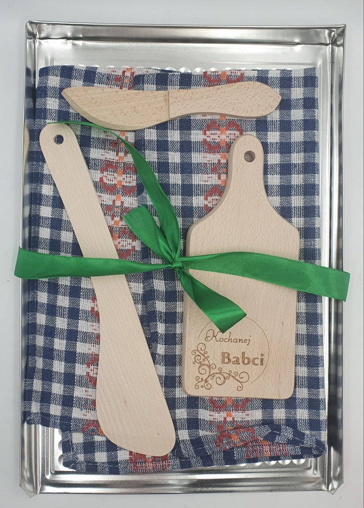 zestaw dla babci - blacha do ciasta,deska do krojenia,nożyk,ściereczka,łopatka
