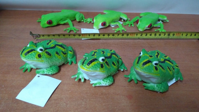 Żaba gumowa z groszkiem 2-rodzaje 11cm