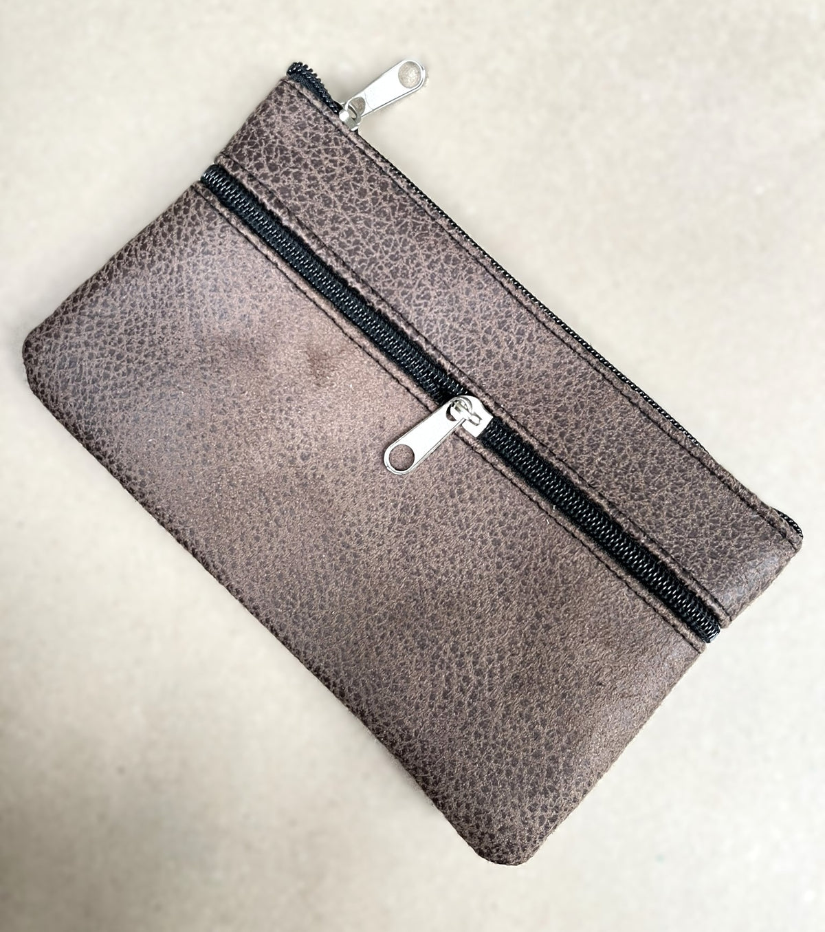 etui saszetka brąz 6.3 20x12cm
