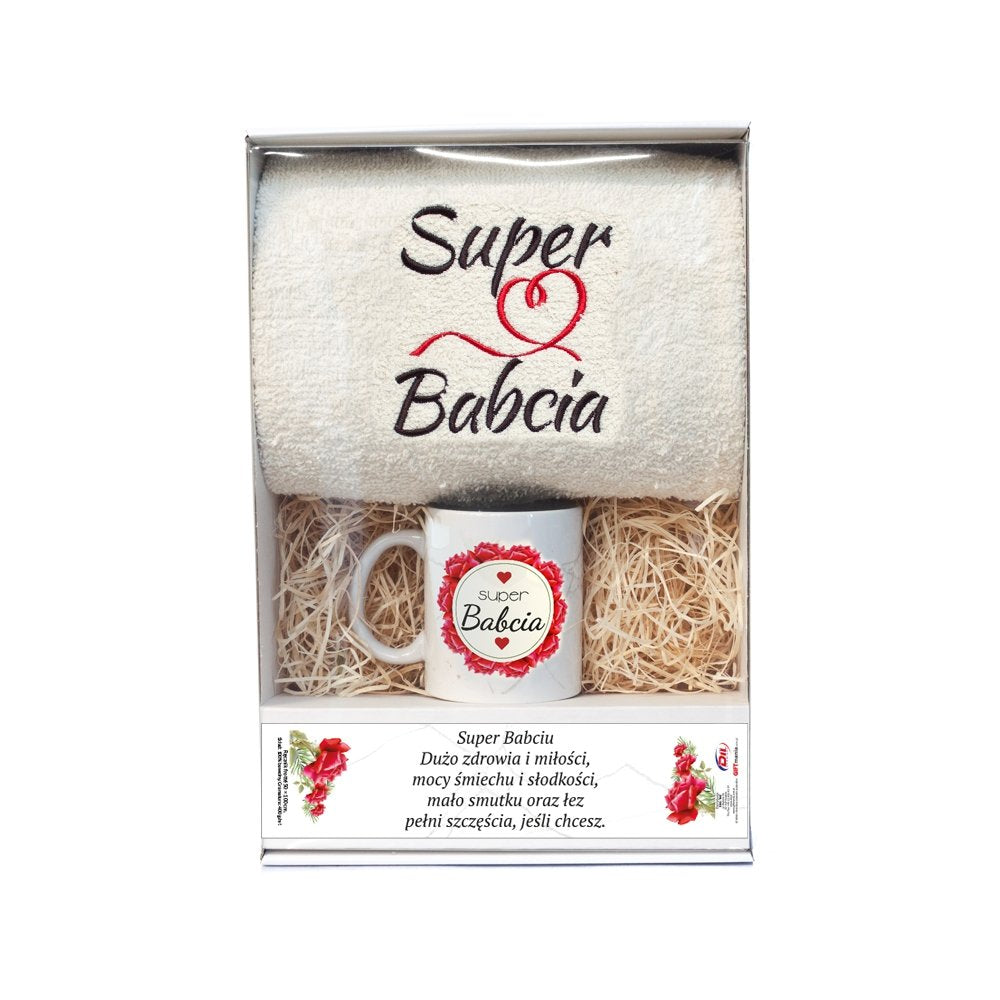 zestaw prezentowy z szarym ręcznikiem "Super babcia" i kubkiem "Super babcia" w ozdobnym opakowaniu