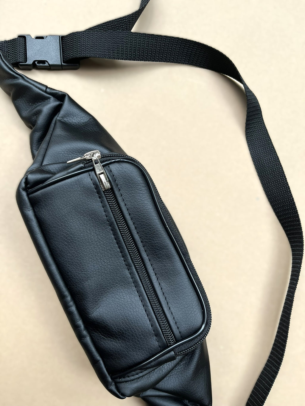 saszetka nerka 40cm  4.3 czarna skórzana