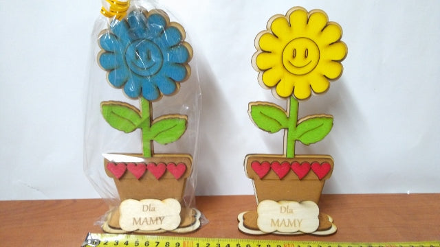 kwiatek drewniany w doniczce MAMA   23 x 10 cm.    | P406
