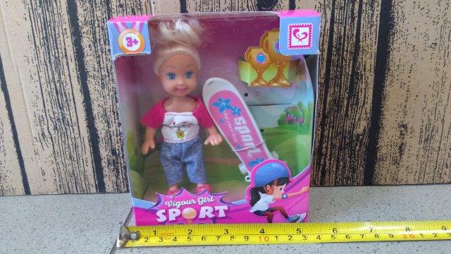 lalka 11cm na deskorolce HRL17