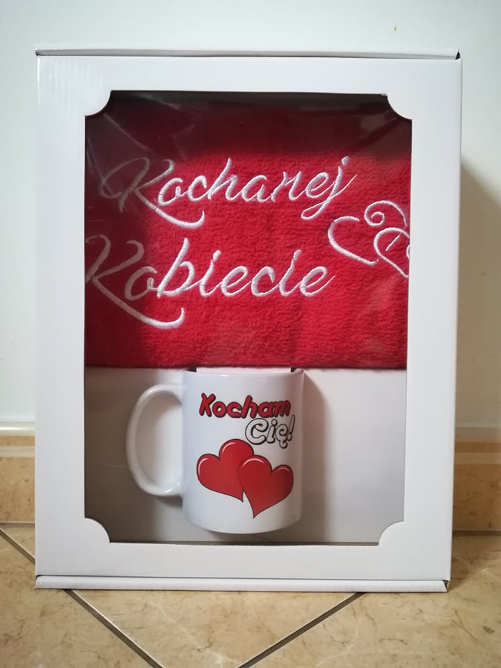 komplet z czerwonym ręcznikiem Kochanej Kobiecie