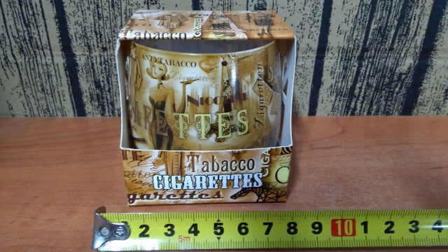 świeca w szklance z kalkomanią CIGARETTES A-190