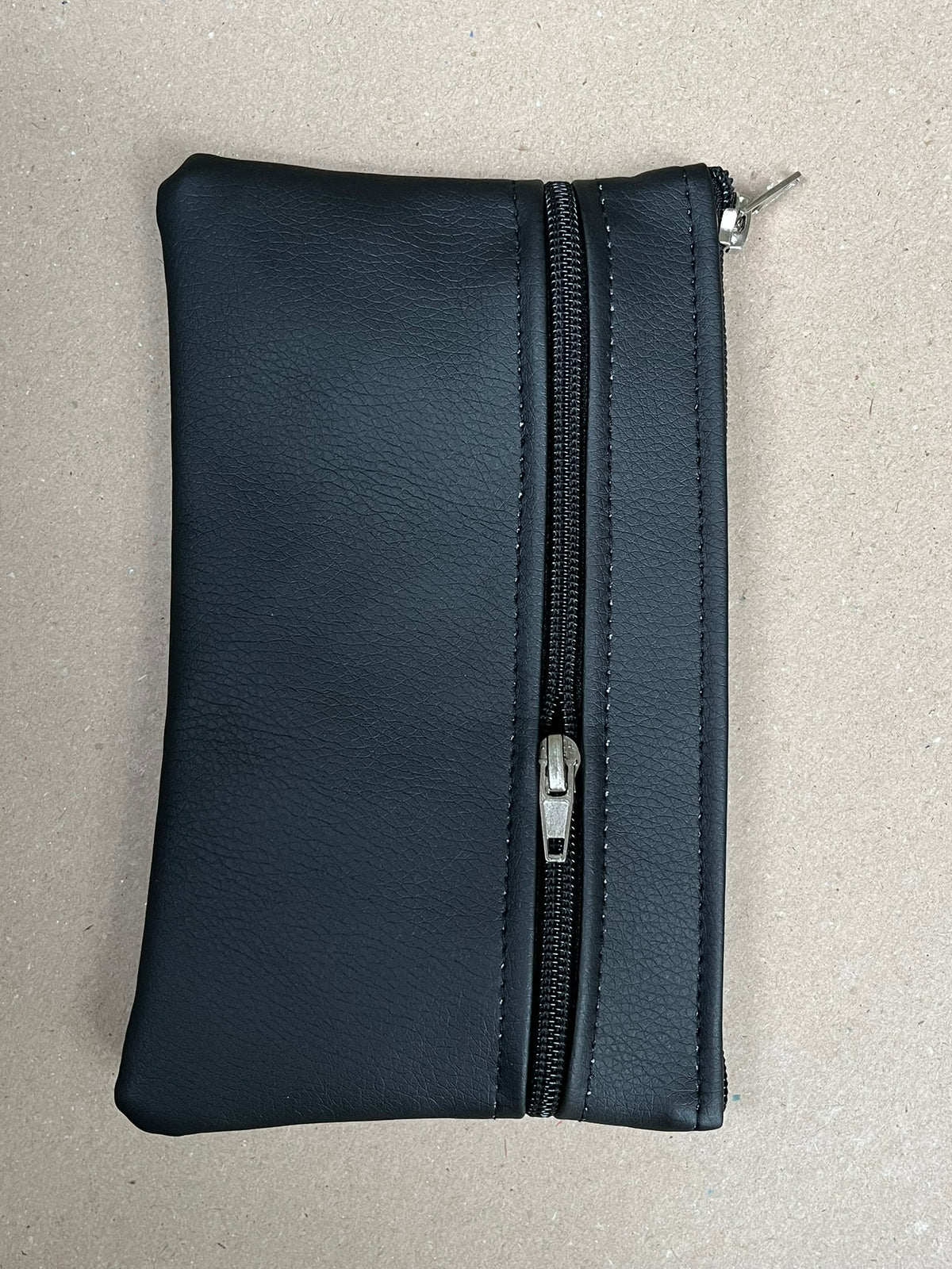 etui saszetka czarna skórzana 6.1 20x12cm