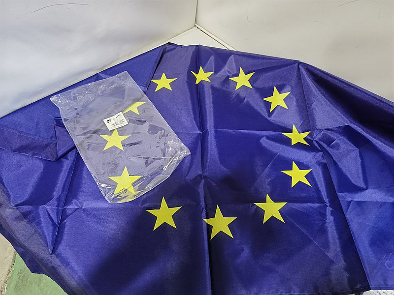 flaga EU 90 x 60 cm na drzewiec